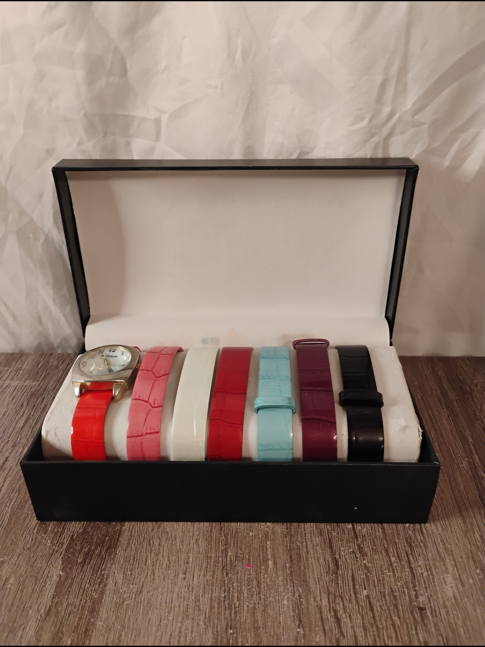 Gossip Quartz Watch/w 6 Interchangeable Leather Bands